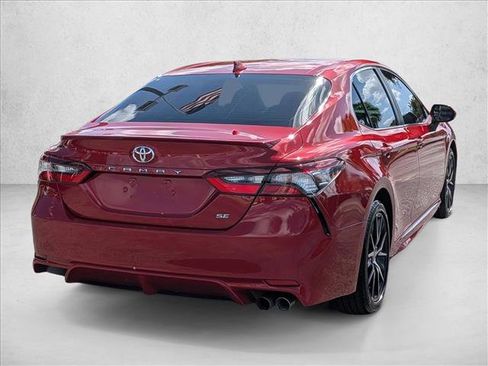 Used 2021 Toyota Camry SE image 5