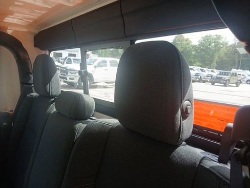 New 2025 Jeep Gladiator Sport image 22