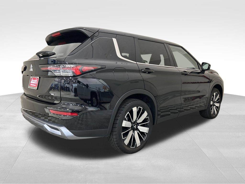 Used 2025 Mitsubishi Outlander SE AWD/4WD image 5