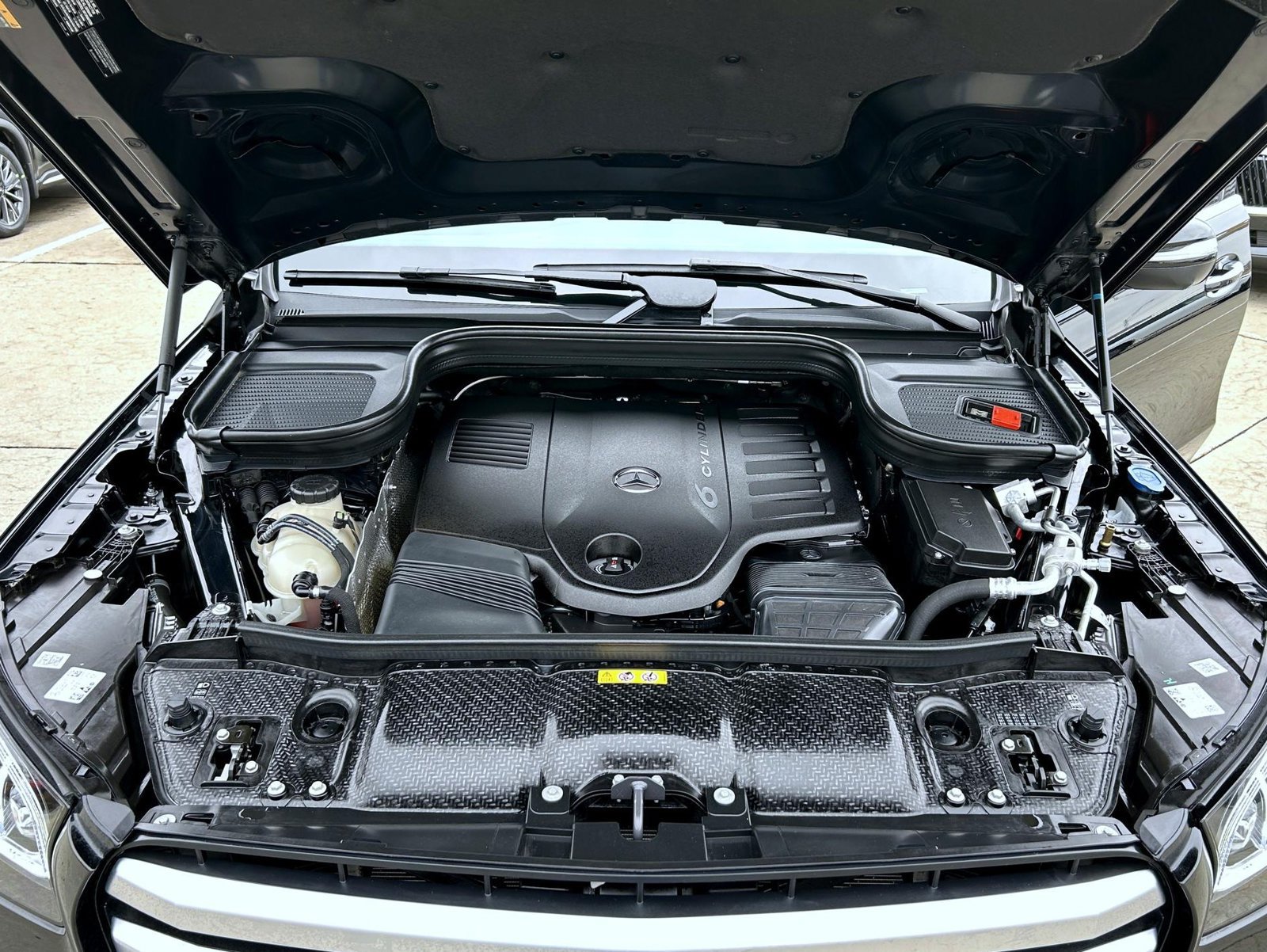 Used 2024 Mercedes-Benz GLS 450 4MATIC image 27