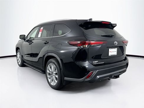 New 2026 Toyota Highlander Limited image 2