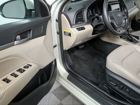 Used 2017 Hyundai Elantra Limited image 12