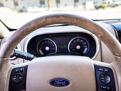 Used 2008 Ford Explorer XLT RWD image 12