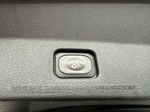 Used 2018 Ford Explorer XLT w/ Equipment Group 202A image 17