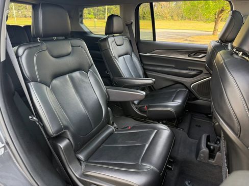 Used 2022 Jeep Grand Cherokee L Limited w/ Black Appearance Package image 30