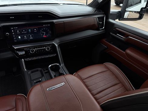 Certified 2024 GMC Sierra 2500 Denali Ultimate image 21