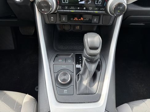 Used 2023 Toyota RAV4 XLE w/ XLE Grade Weather Package AWD/4WD image 23