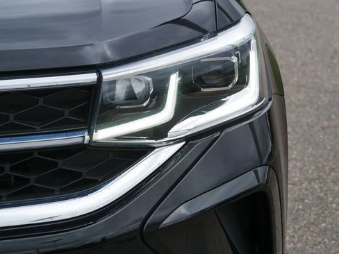 Certified 2023 Volkswagen Taos SEL AWD/4WD image 10