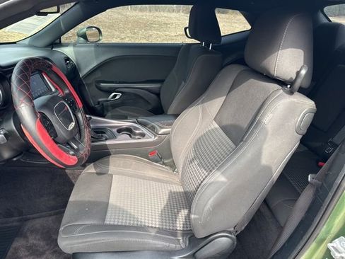 Used 2018 Dodge Challenger SXT RWD image 13