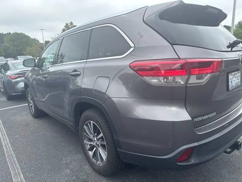 Used 2018 Toyota Highlander XLE FWD image 11