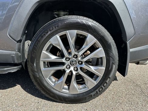 Used 2022 Toyota RAV4 XLE Premium image 34