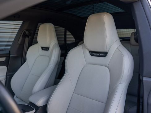 Used 2024 Porsche Macan 4 Electric image 4