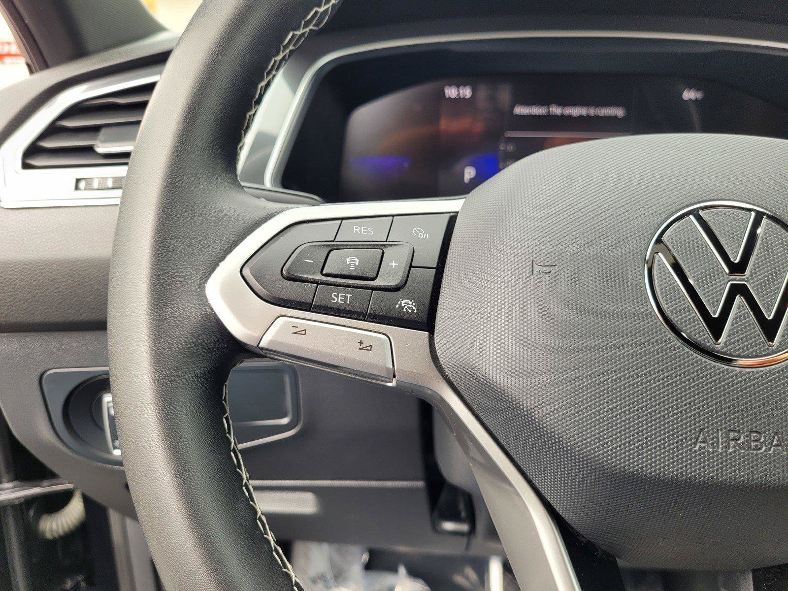 Certified 2023 Volkswagen Tiguan SE FWD image 33