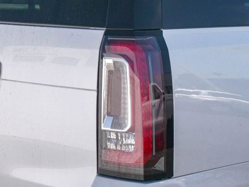 Used 2017 GMC Yukon XL Denali RWD image 10