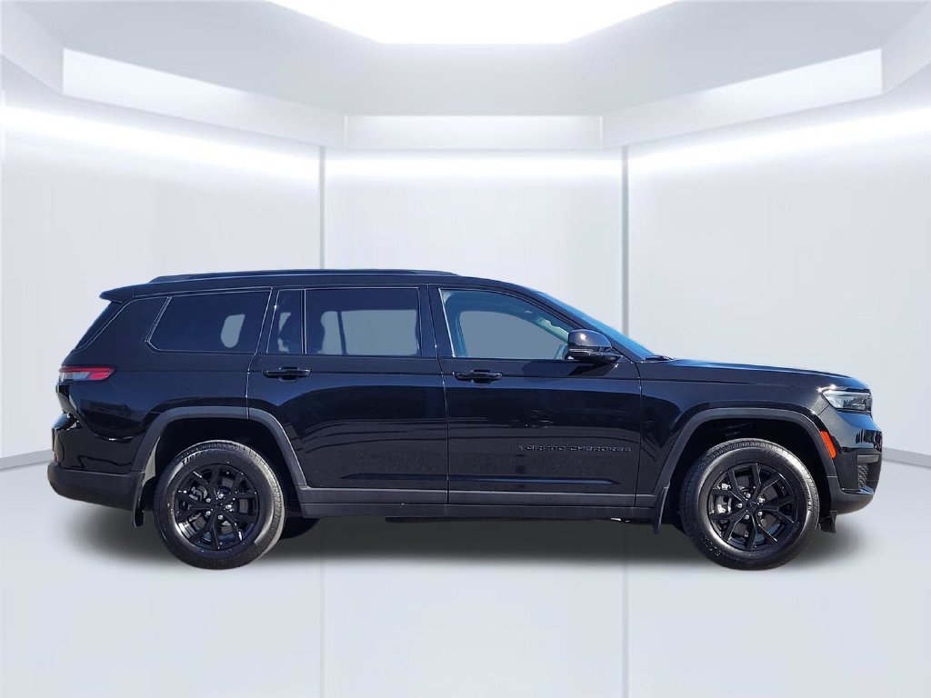 Used 2024 Jeep Grand Cherokee L Altitude AWD/4WD image 3