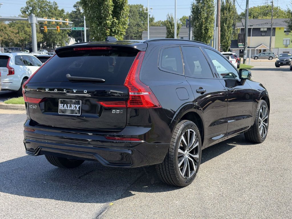 Used 2024 Volvo XC60 B5 Plus AWD/4WD image 20
