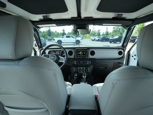 Used 2021 Jeep Gladiator Overland AWD/4WD image 24