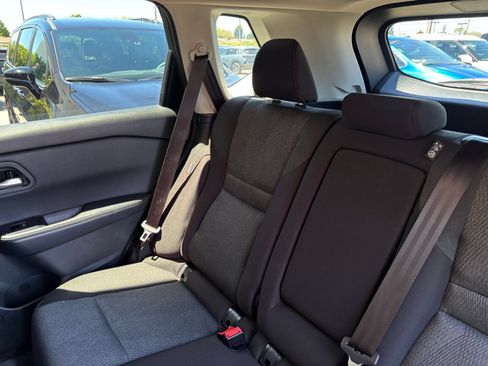 Used 2025 Nissan Rogue SV FWD image 40