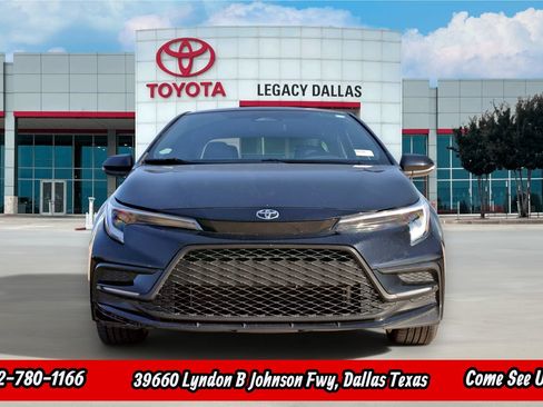 Used 2025 Toyota Corolla SE FWD image 4