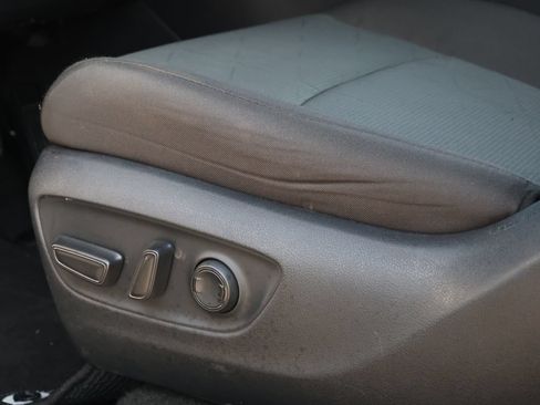 Used 2025 Toyota RAV4 XLE FWD image 28