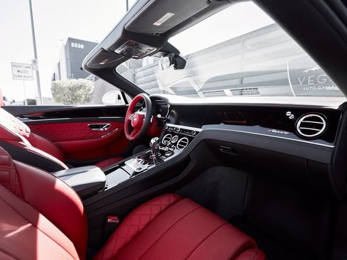 Used 2023 Bentley Continental GT Azure image 35