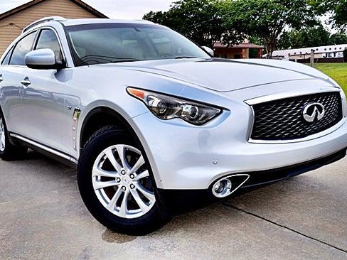 Used 2017 INFINITI QX70 2WD w/ Premium Package image 2