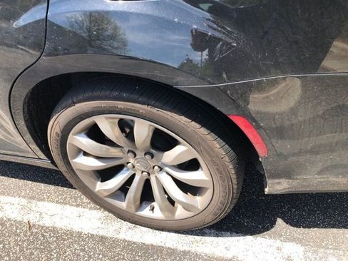 Used 2019 Chrysler 300 Limited image 9