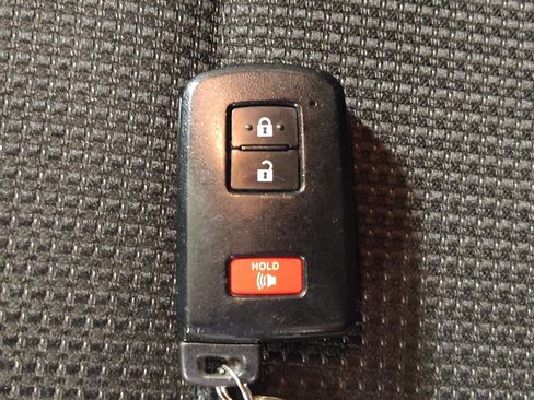 Used 2018 Toyota RAV4 XLE w/ Plus Extra Value Package image 32