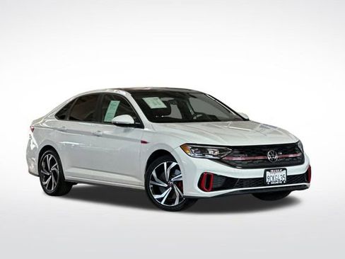 Used 2022 Volkswagen Jetta GLI Autobahn image 2