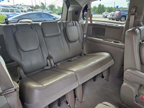 Used 2011 Chrysler Town & Country Touring-L w/ Entertainment Group #2 image 20