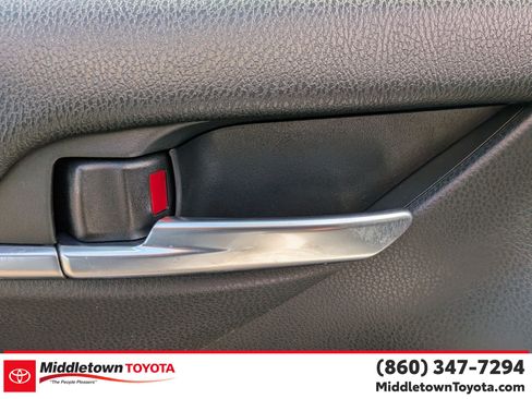 Used 2018 Toyota Camry SE w/ Moonroof Package FWD image 11