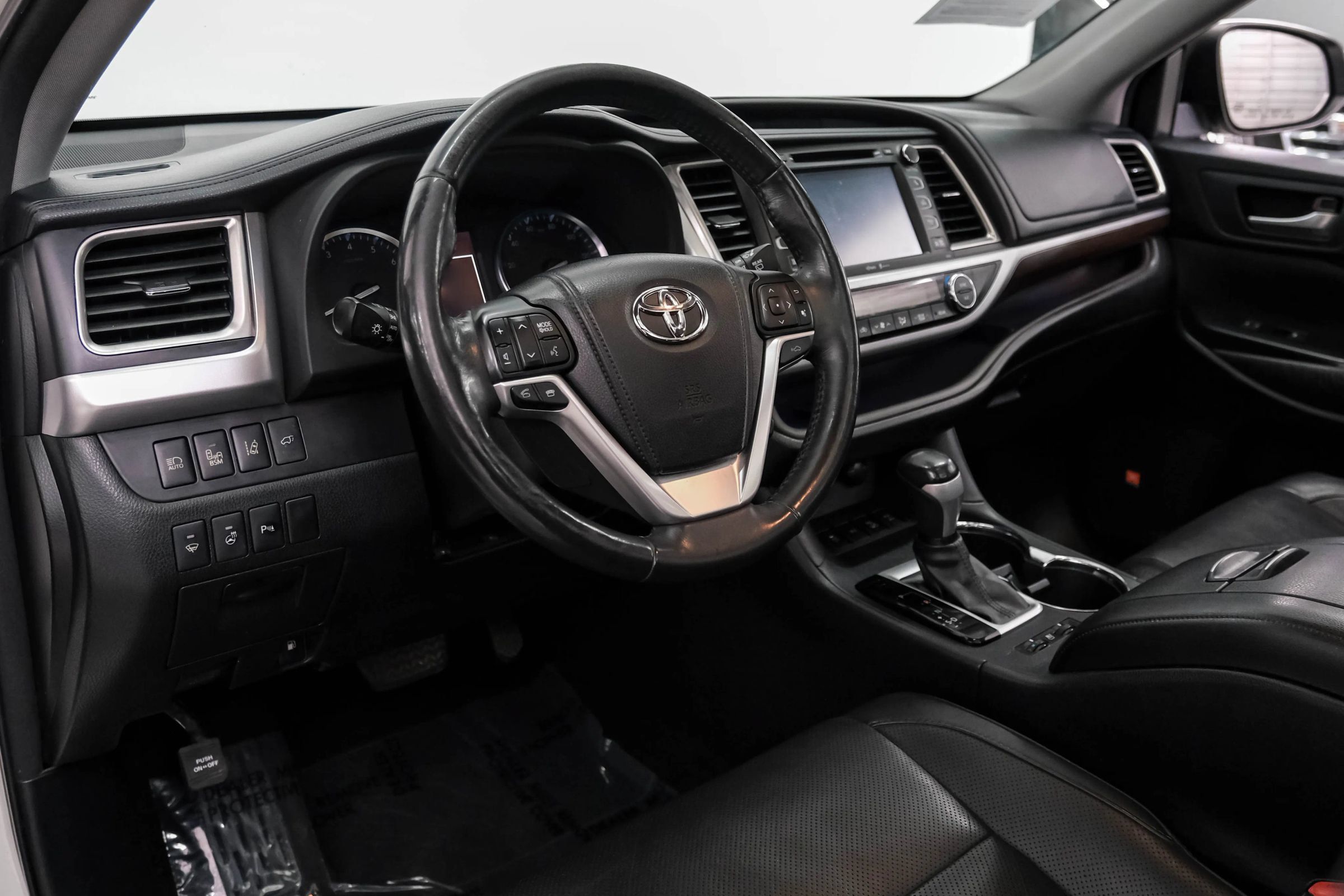 Used 2014 Toyota Highlander Limited Platinum AWD/4WD image 2