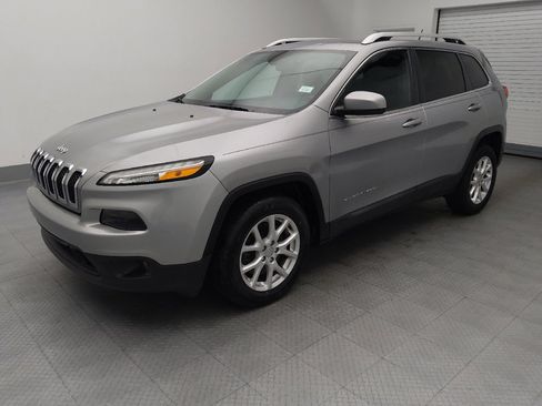 Used 2016 Jeep Cherokee Latitude FWD image 2