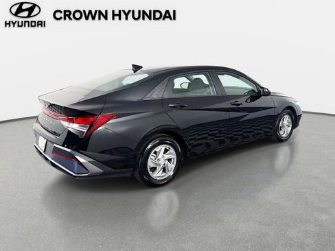Certified 2026 Hyundai Elantra SE FWD image 5