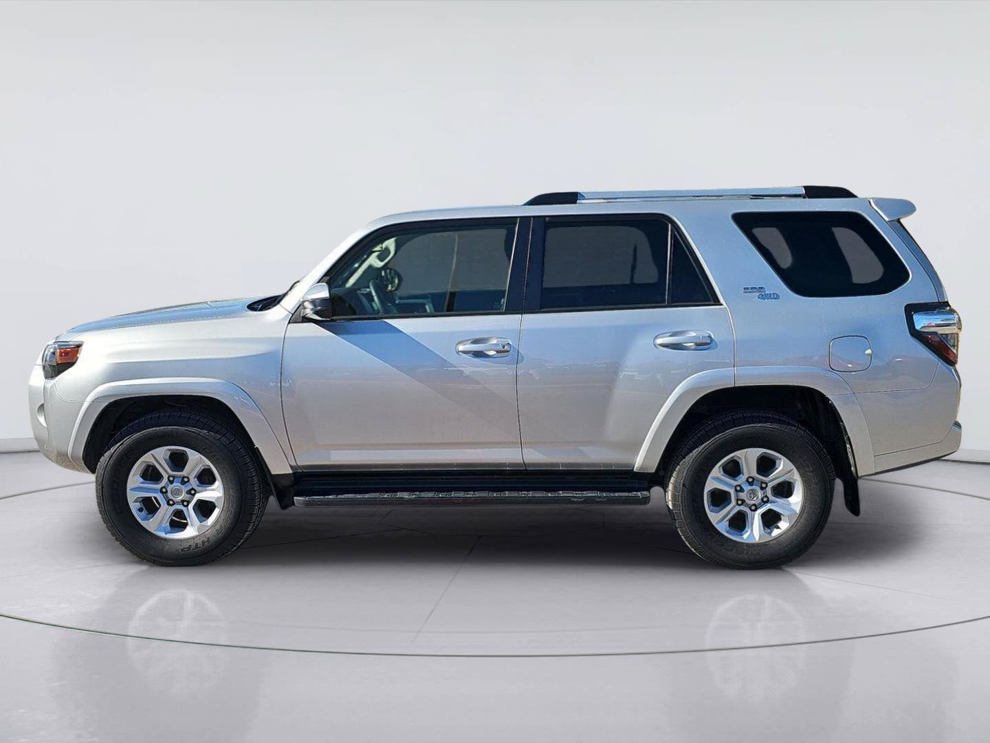 Used 2023 Toyota 4Runner SR5 AWD/4WD image 2