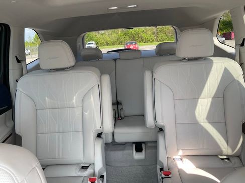 Used 2025 Buick Enclave Avenir FWD image 12