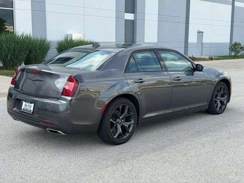Used 2023 Chrysler 300 S RWD image 5