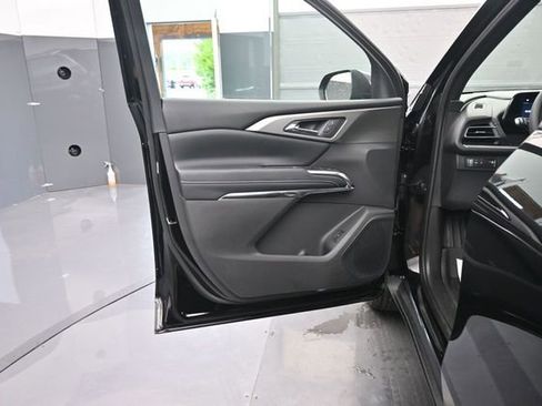 New 2026 Chevrolet Traverse LT w/ Driver Confidence Package FWD image 12