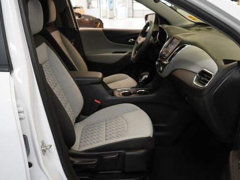 Used 2024 Chevrolet Equinox LS w/ LS Convenience Package FWD image 25
