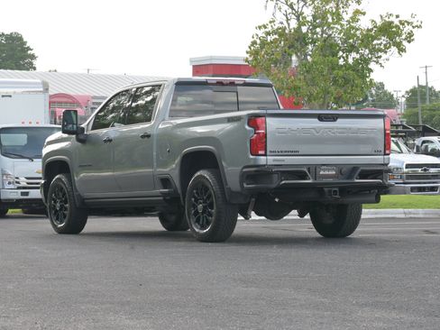 Used 2026 Chevrolet Silverado 2500 LTZ w/ LTZ Plus Package AWD/4WD image 3