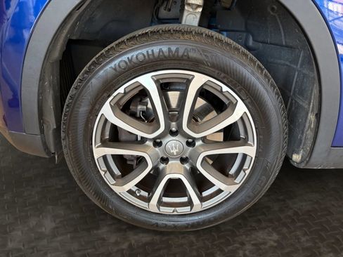 Used 2017 Maserati Levante AWD/4WD image 37