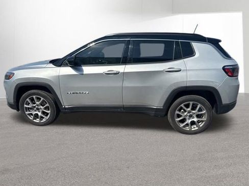 Used 2025 Jeep Compass Limited image 2