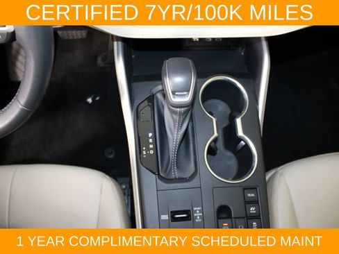 Used 2023 Toyota Highlander XLE AWD/4WD image 29