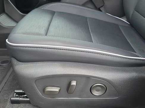 Used 2025 Buick Enclave Sport Touring w/ Power Package FWD image 32