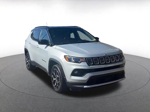 Used 2025 Jeep Compass Limited image 3