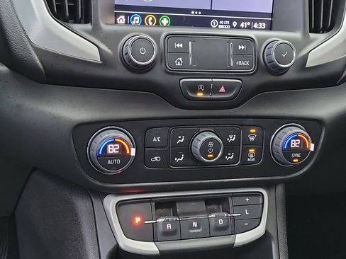 Used 2023 GMC Terrain SLT w/ Elevation Edition image 25