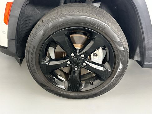 Used 2023 Jeep Grand Cherokee L Limited w/ Luxury Tech Group II image 11