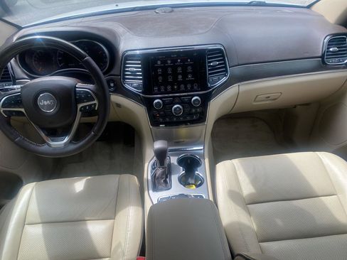 Used 2019 Jeep Grand Cherokee Overland AWD/4WD image 26