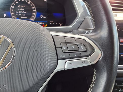 Used 2022 Volkswagen Tiguan SE w/ Panoramic Sunroof Package FWD image 26
