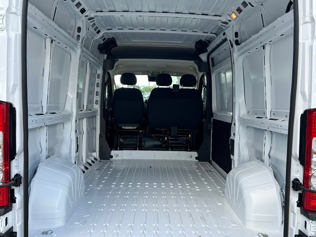 New 2024 RAM ProMaster 2500 w/ Upfitter's Prep Package FWD image 34